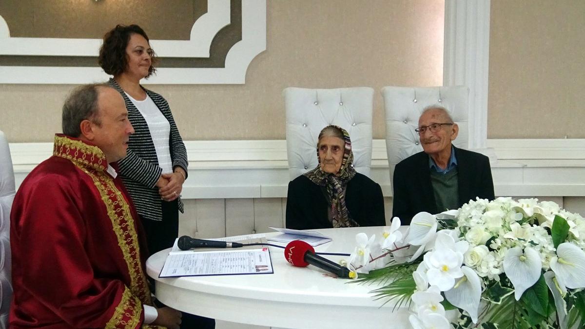 90 yaşındaki gelin evlenme teklif etti, 77 yaşındaki damat ‘evet’ dedi