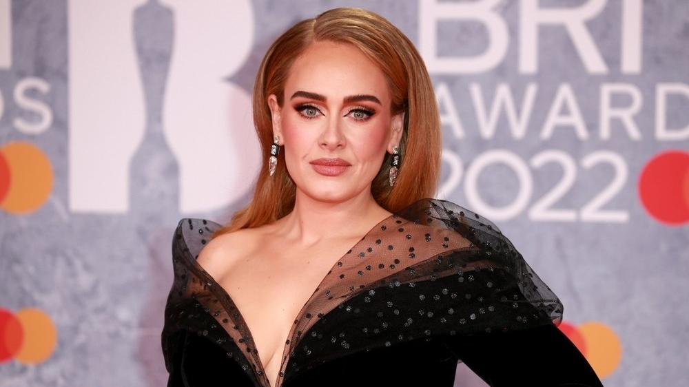 Adele müziğe orta vereceğini açıkladı