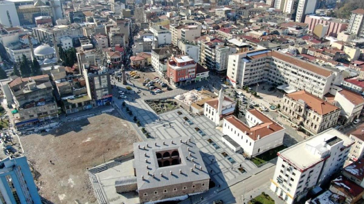 Belediye hizmet binasını yıkıp yerine iş yerleri yapacaklar