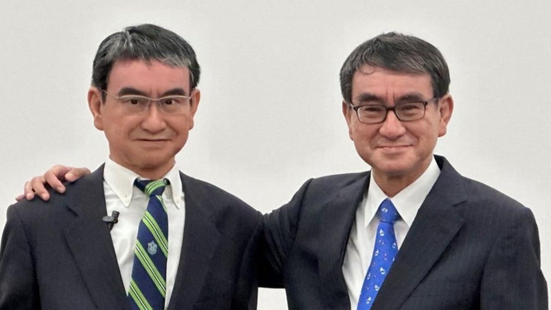 Japonya Dijital Dönüşüm Bakanı Kono, avatar robotunu tanıttı