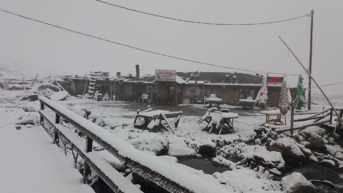 Rize’de yaylalar beyaza büründü