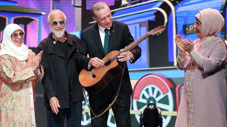 Yusuf İslam, Cumhurbaşkanı Erdoğan’a gitar armağan etti