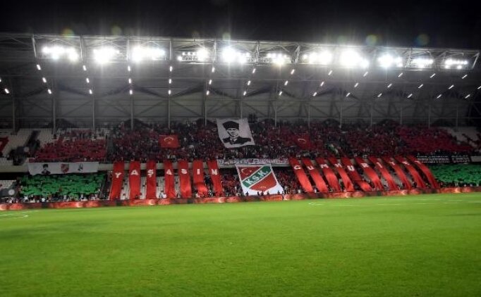 Karşıyaka tribünde farklı