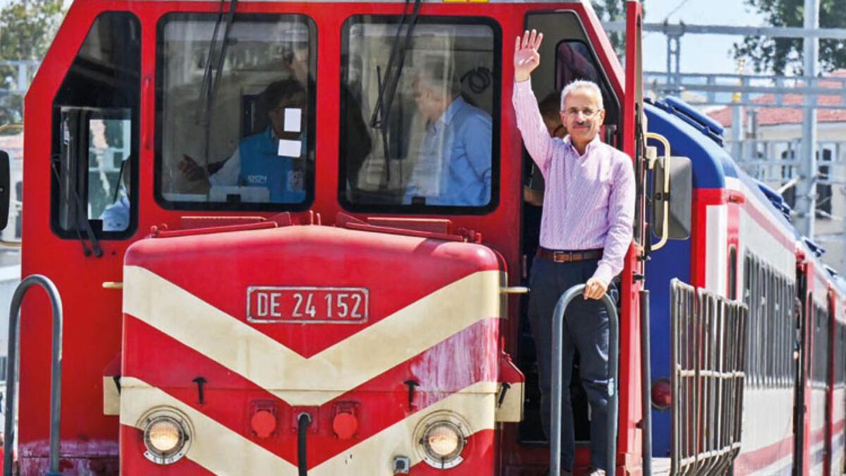 Banliyo treni 10 yıl sonra nostalji olarak geri döndü