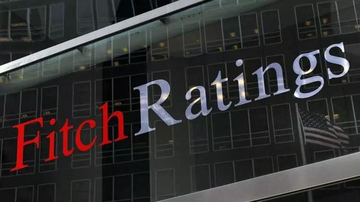 Fitch Ratings’ten 2 yıl sonra bir ilk! Türkiye’nin kredi notunu negatiften durağana çıkardı